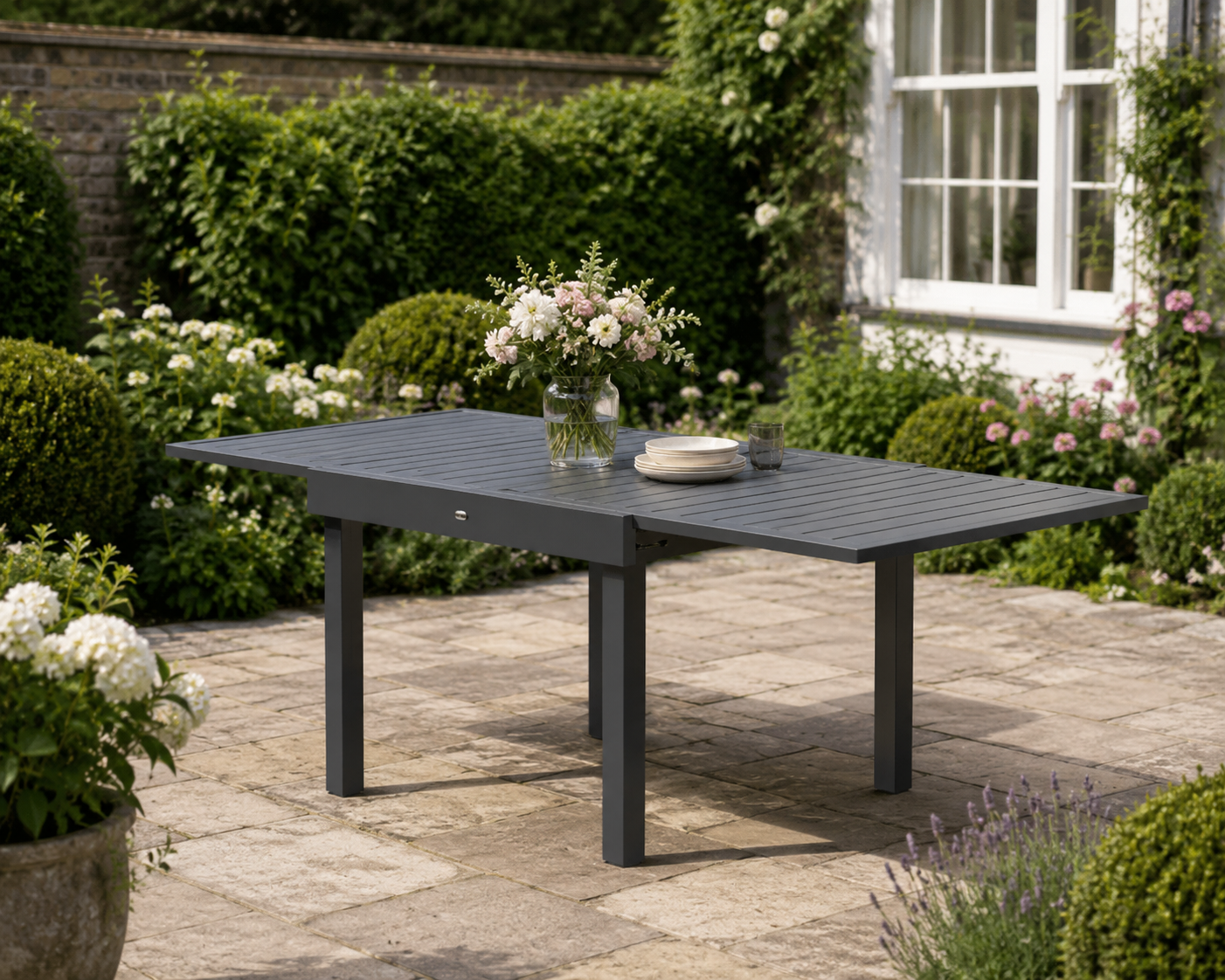 Extending Garden Table for 4-8 People, Aluminium Outdoor Dining Table with Slatted Top, Dark Grey